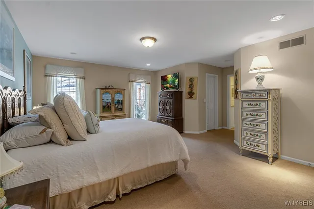 $639,000 | 39 Wickendon Court, Amherst, NY 14221