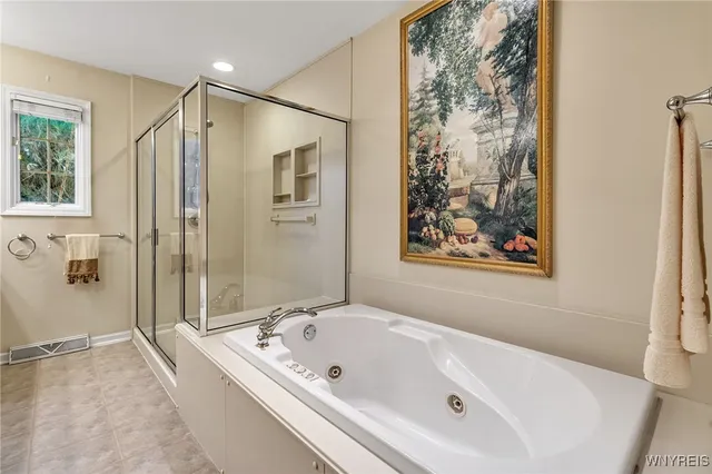 $639,000 | 39 Wickendon Court, Amherst, NY 14221