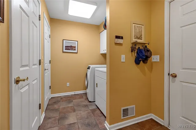 $639,000 | 39 Wickendon Court, Amherst, NY 14221