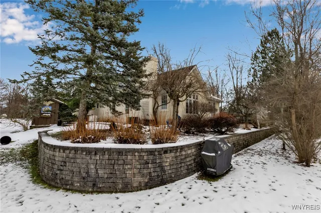 $639,000 | 39 Wickendon Court, Amherst, NY 14221