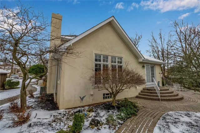 $639,000 | 39 Wickendon Court, Amherst, NY 14221