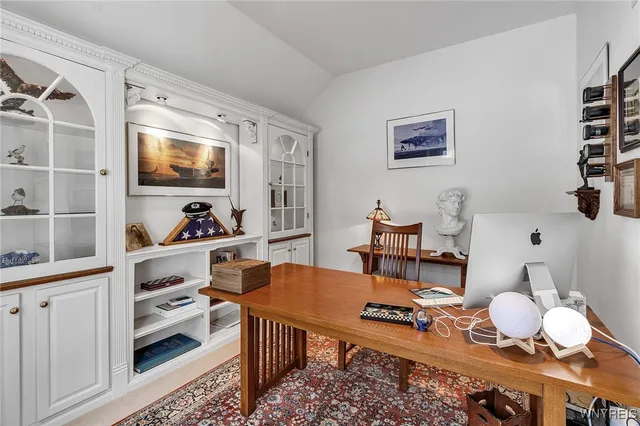 $639,000 | 39 Wickendon Court, Amherst, NY 14221