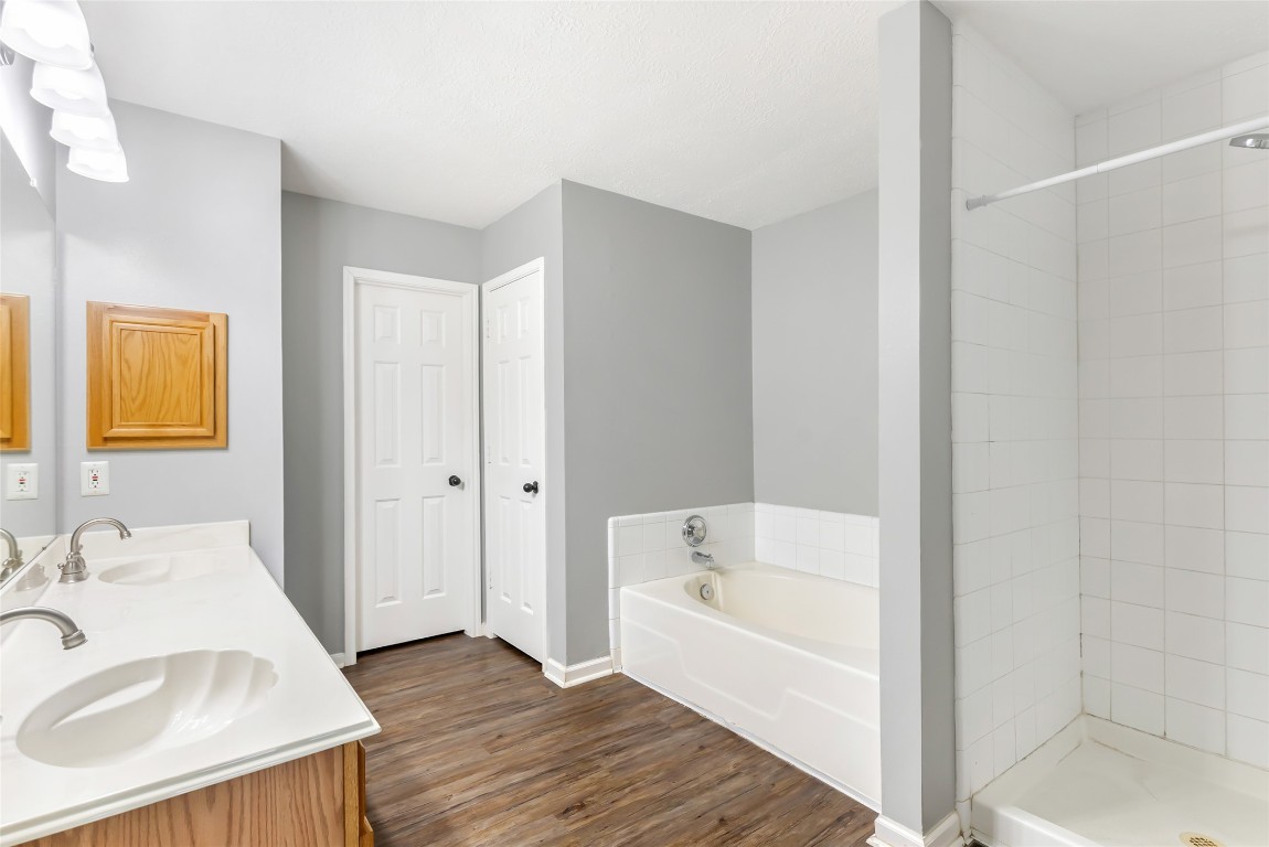 31315 Copperleaf Drive Spring, TX 77386 - Photo 23 of 34 a bathroom with a bathtub and a sink
