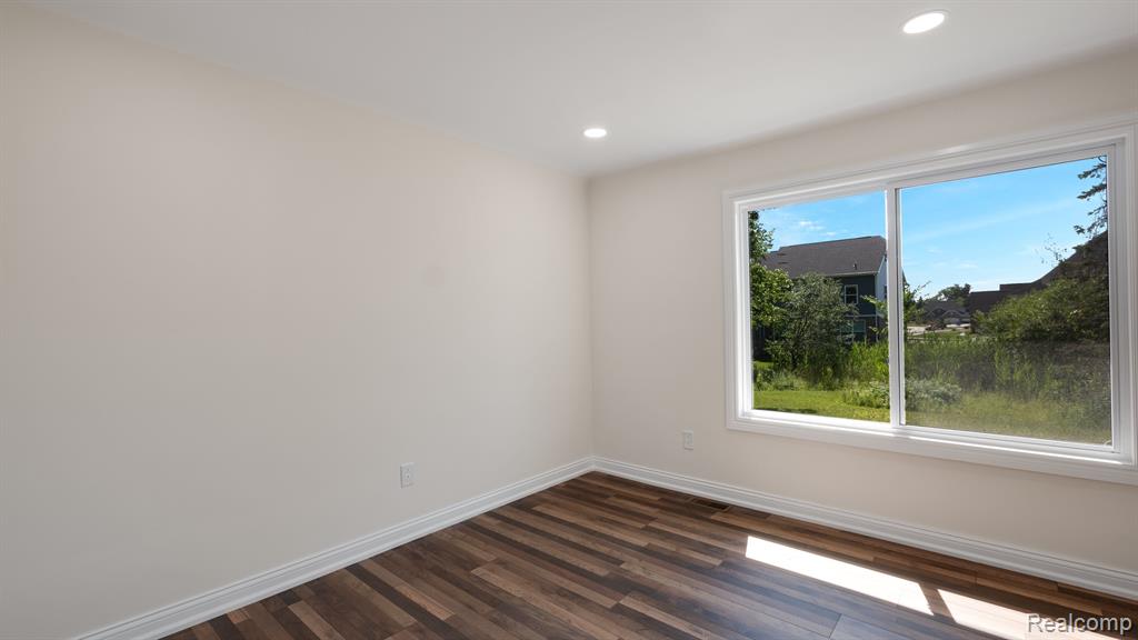 2164 East Hamlin Road Rochester Hills, MI 48307 - Photo 18 of 34