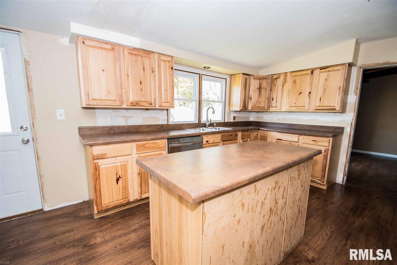 4227 Telegraph Road Davenport, IA 52802 - Photo 3 of 21 Gallery Image 3