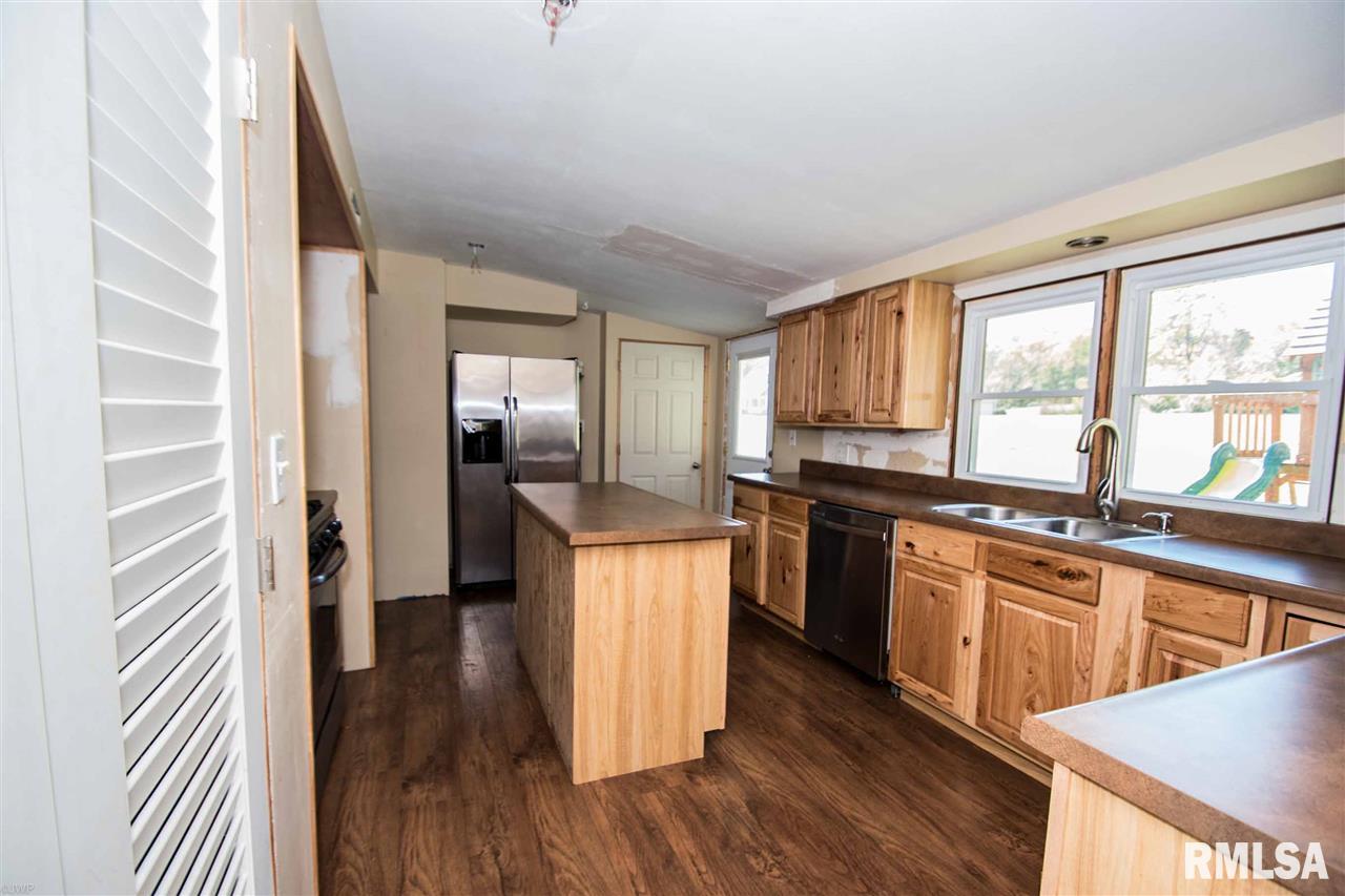 4227 Telegraph Road Davenport, IA 52802 - Photo 4 of 21 Gallery Image 4