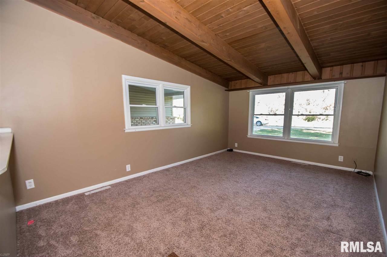 4227 Telegraph Road Davenport, IA 52802 - Photo 5 of 21 Gallery Image 5