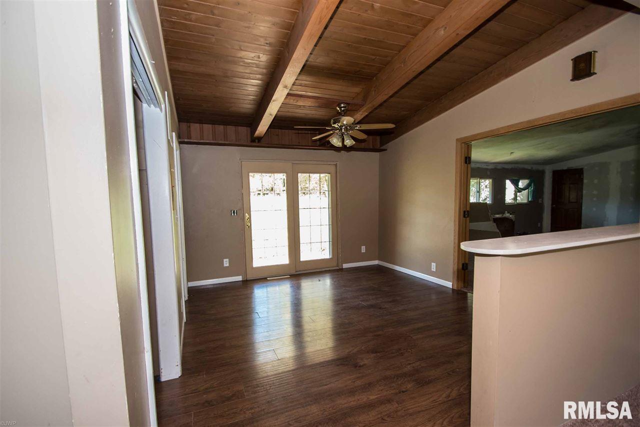 4227 Telegraph Road Davenport, IA 52802 - Photo 8 of 21 Gallery Image 8