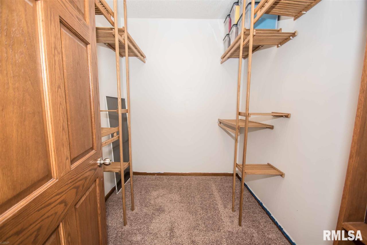 4227 Telegraph Road Davenport, IA 52802 - Photo 10 of 21 Gallery Image 10