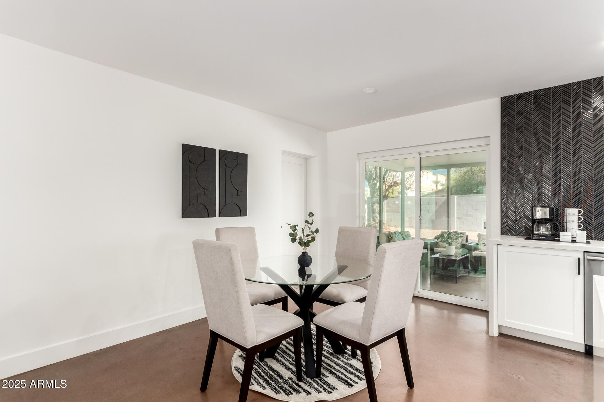 4735 North 24th Street Phoenix, AZ 85016 - Photo 10 of 44 a dining room with furniture and window