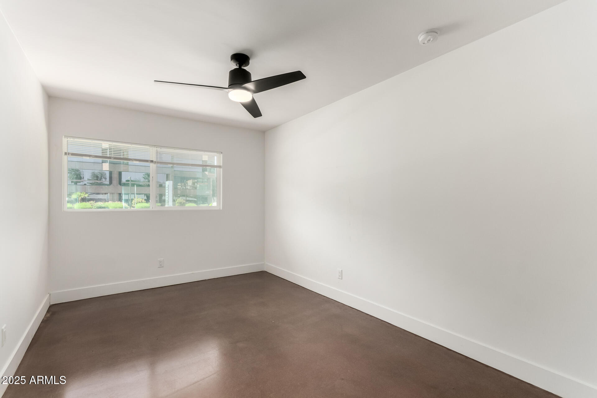 4735 North 24th Street Phoenix, AZ 85016 - Photo 21 of 44 an empty room with a window