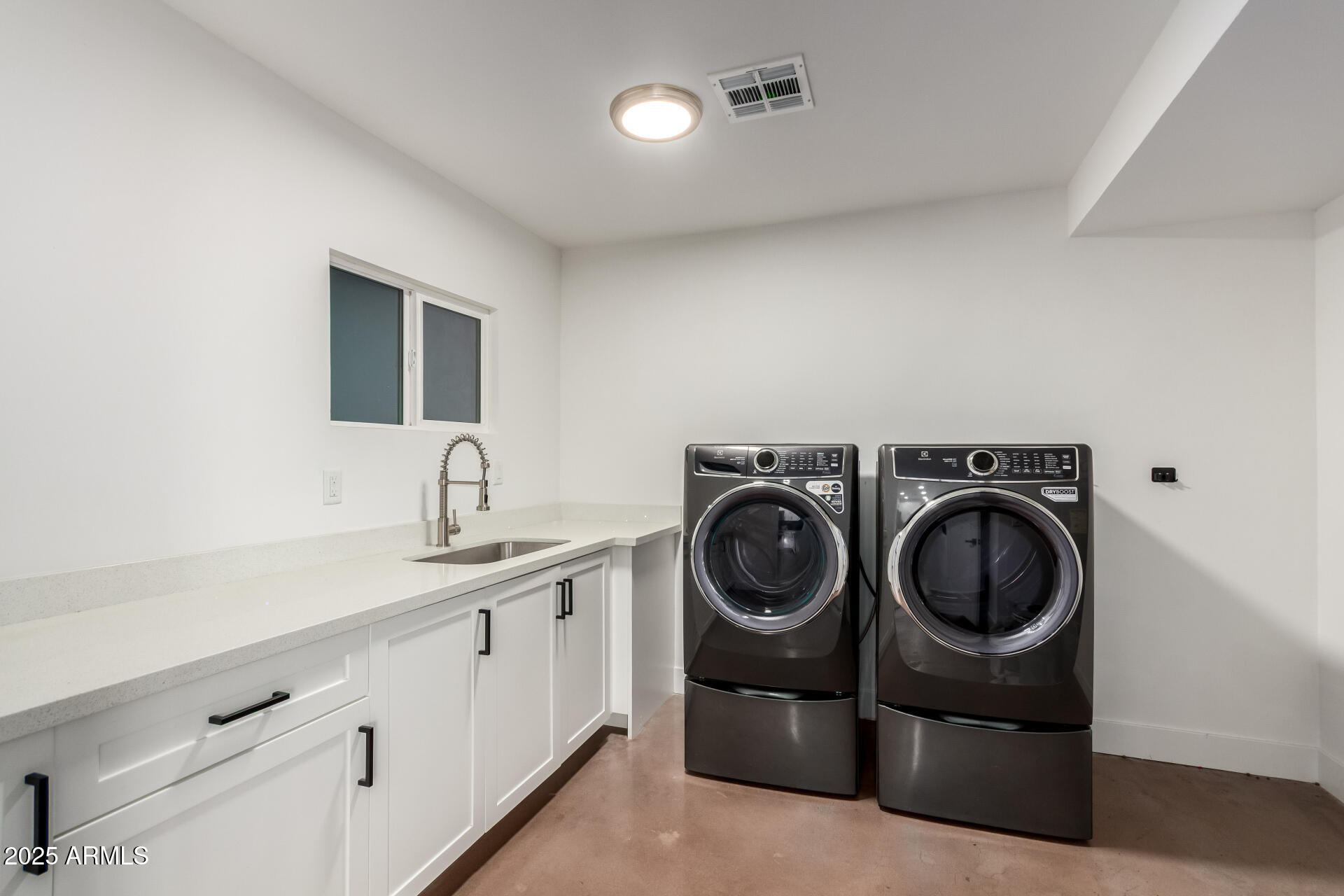 4735 North 24th Street Phoenix, AZ 85016 - Photo 24 of 44 a utility room with sink dryer and washer