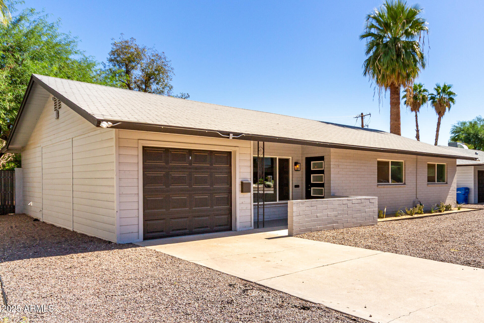 4735 North 24th Street Phoenix, AZ 85016 - Photo 5 of 44 a front view of a house