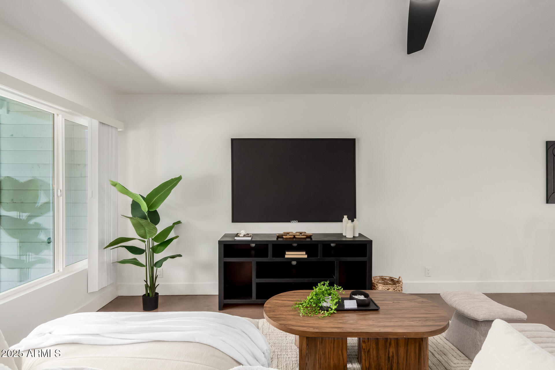 4735 North 24th Street Phoenix, AZ 85016 - Photo 8 of 44 a living room with furniture and a potted plant