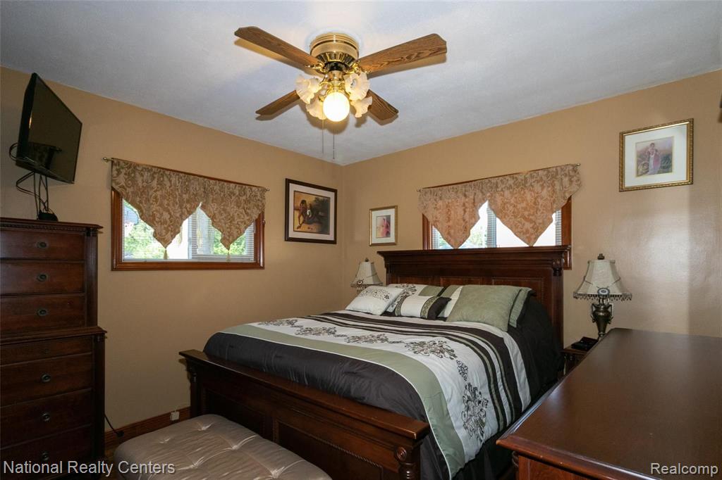 14721 Stephens Eastpointe, MI 48021 - Photo 9 of 24 Gallery Image 9