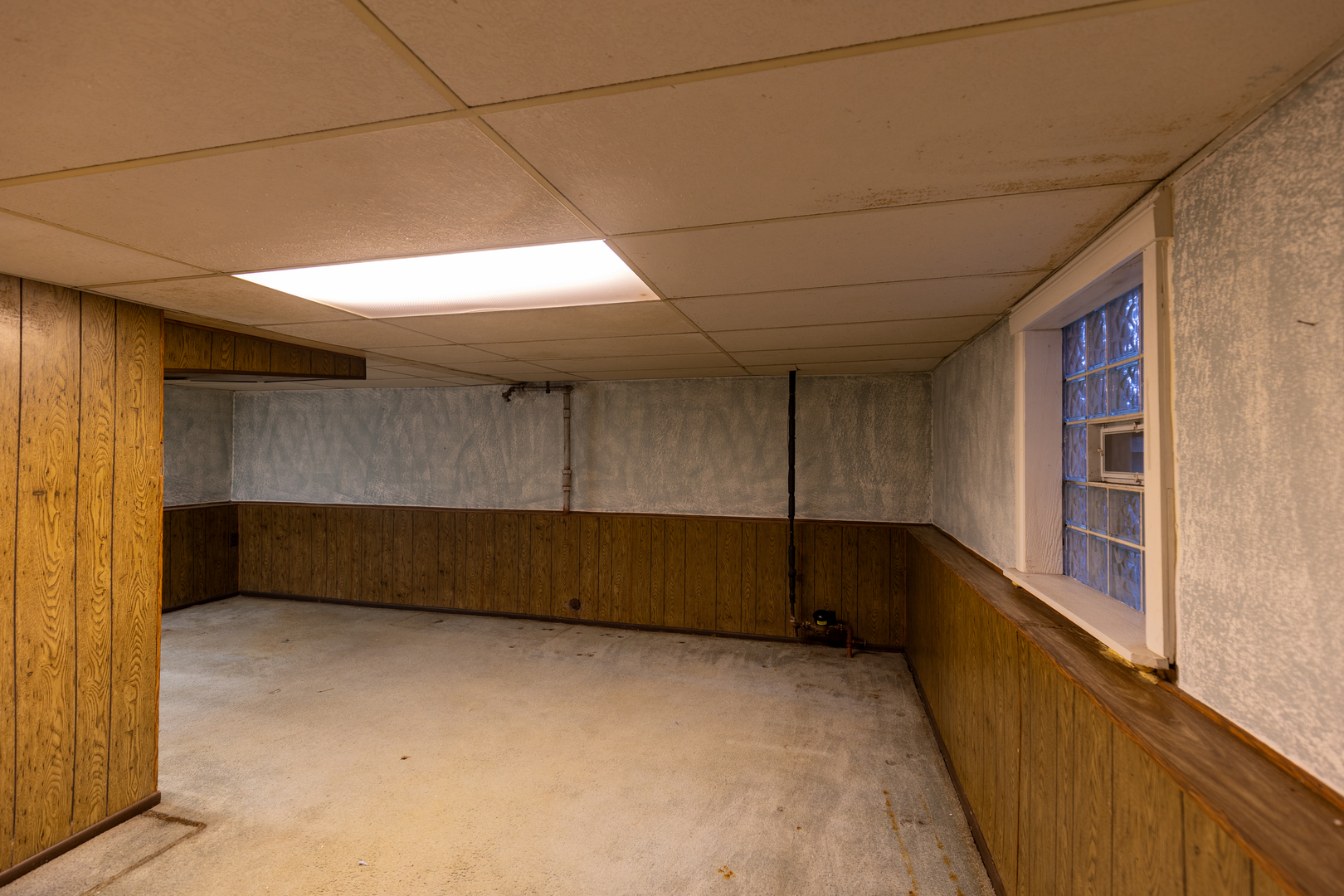 1133 South Ridgeland Avenue Oak Park, IL 60304 - Photo 16 of 20 a view of room with window