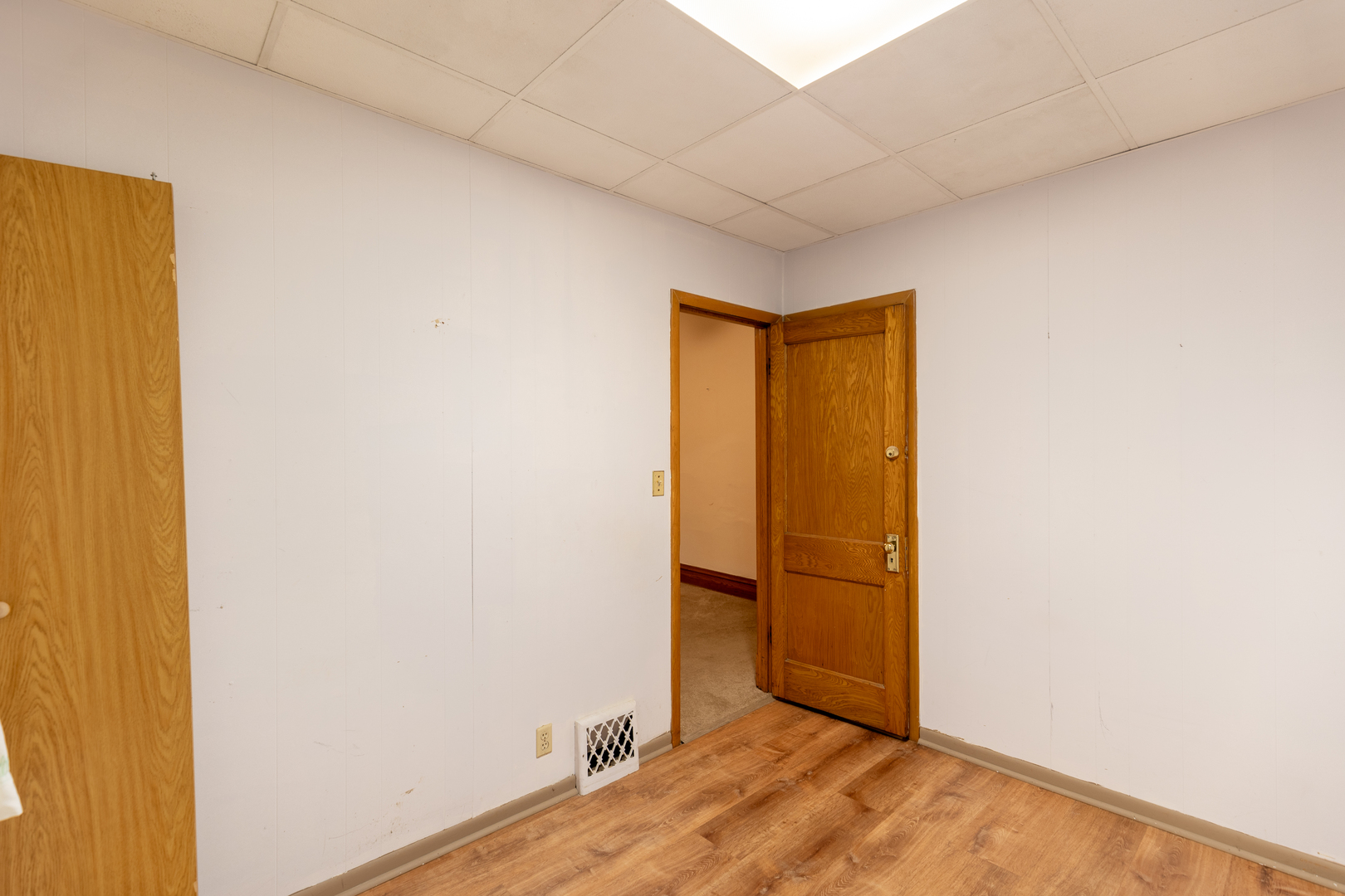 1133 South Ridgeland Avenue Oak Park, IL 60304 - Photo 9 of 20 a view of an empty room