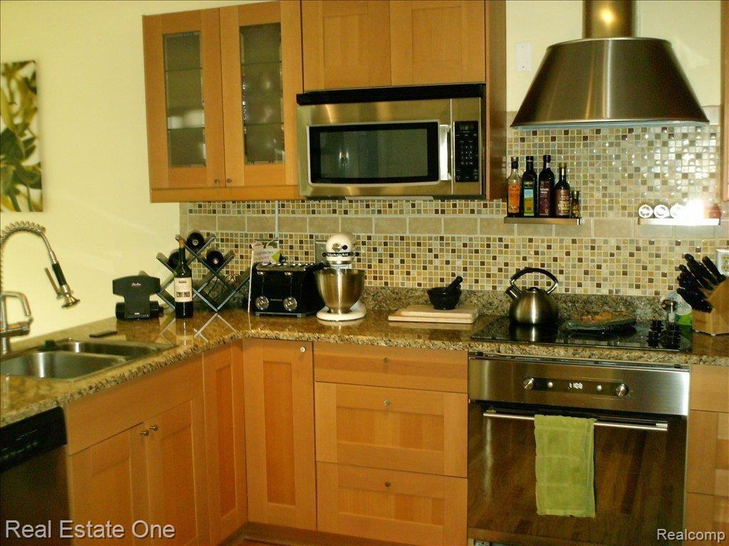 1266 Sandy Ridge Drive Rochester, MI 48306 - Photo 4 of 25 Kitchen 2