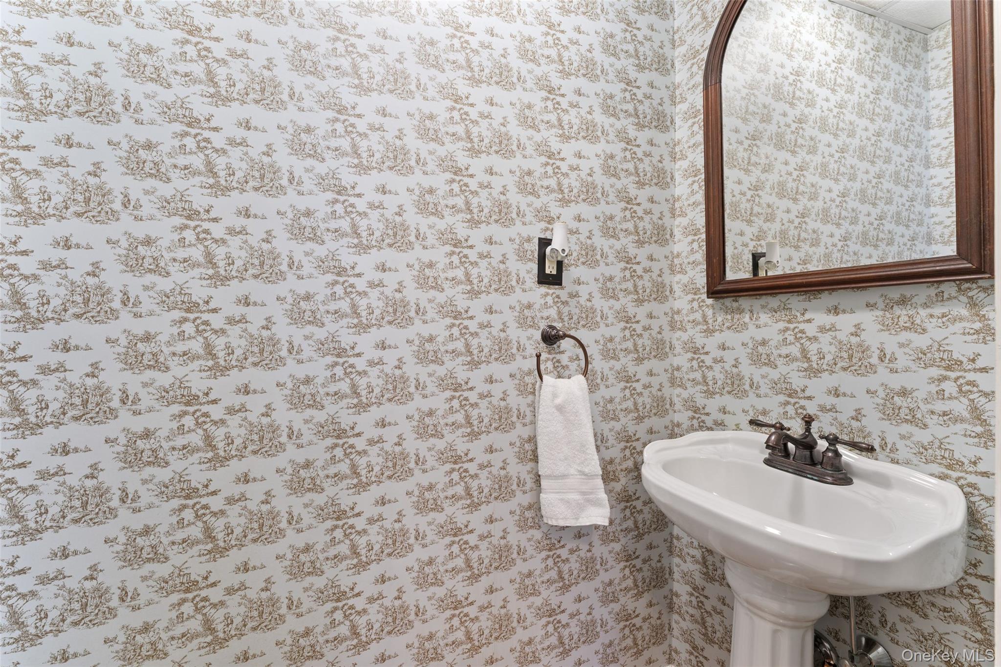 12 Swarthmore Road Scarsdale, NY 10583 - Photo 13 of 34 First Floor Powder Room