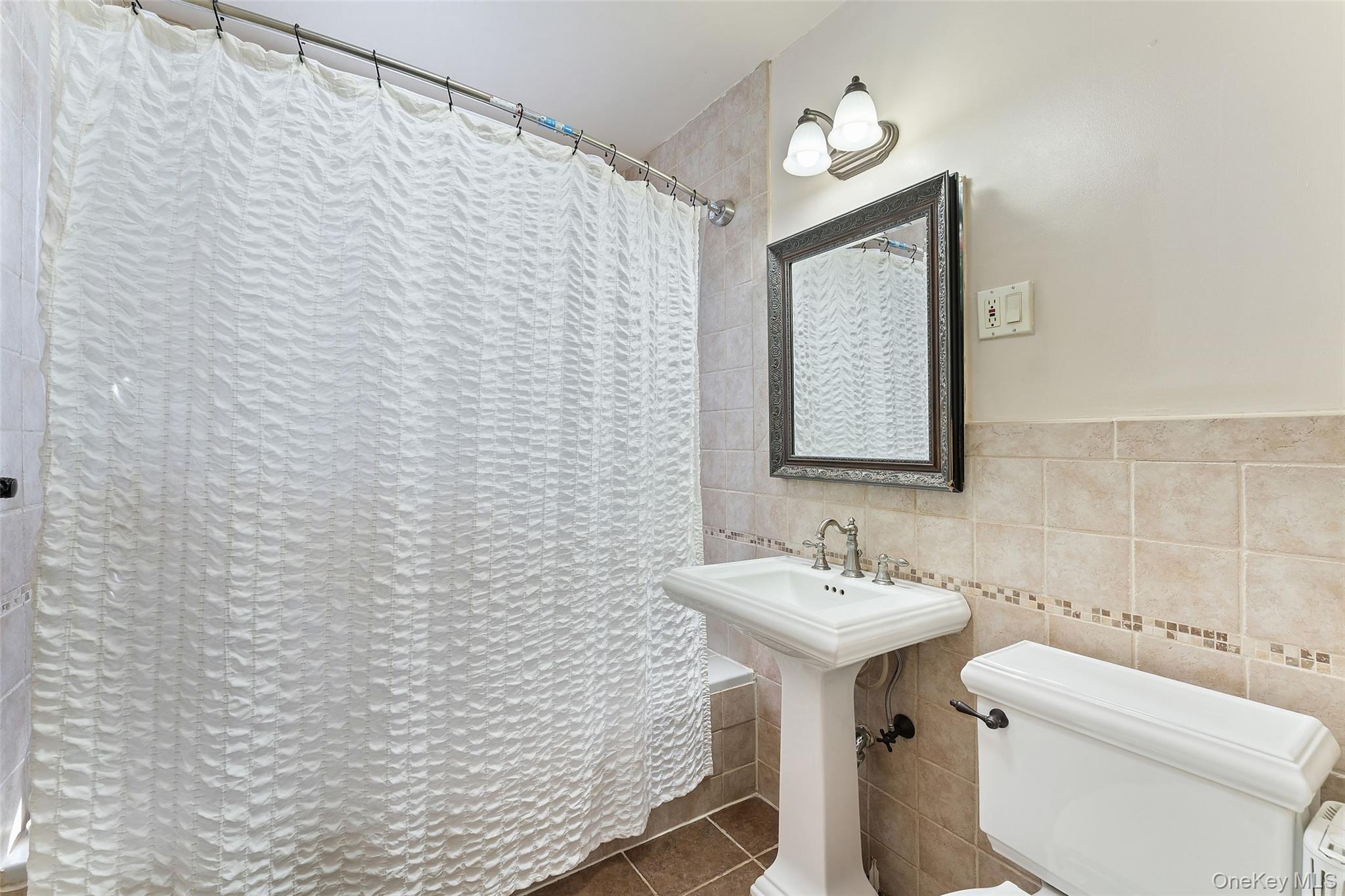 12 Swarthmore Road Scarsdale, NY 10583 - Photo 23 of 34 Second Floor Hall Bathroom
