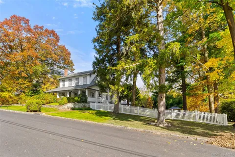 $1,695,000 | 12 Swarthmore Road, Scarsdale, NY 10583