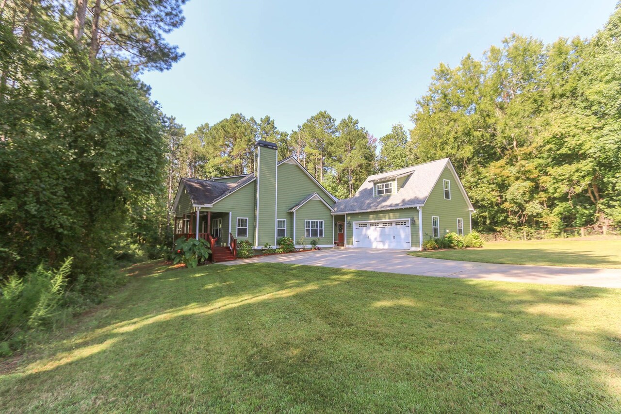 1061 Drake Road Madison, GA 30650 - Photo 1 of 1 front view of a house with a yard