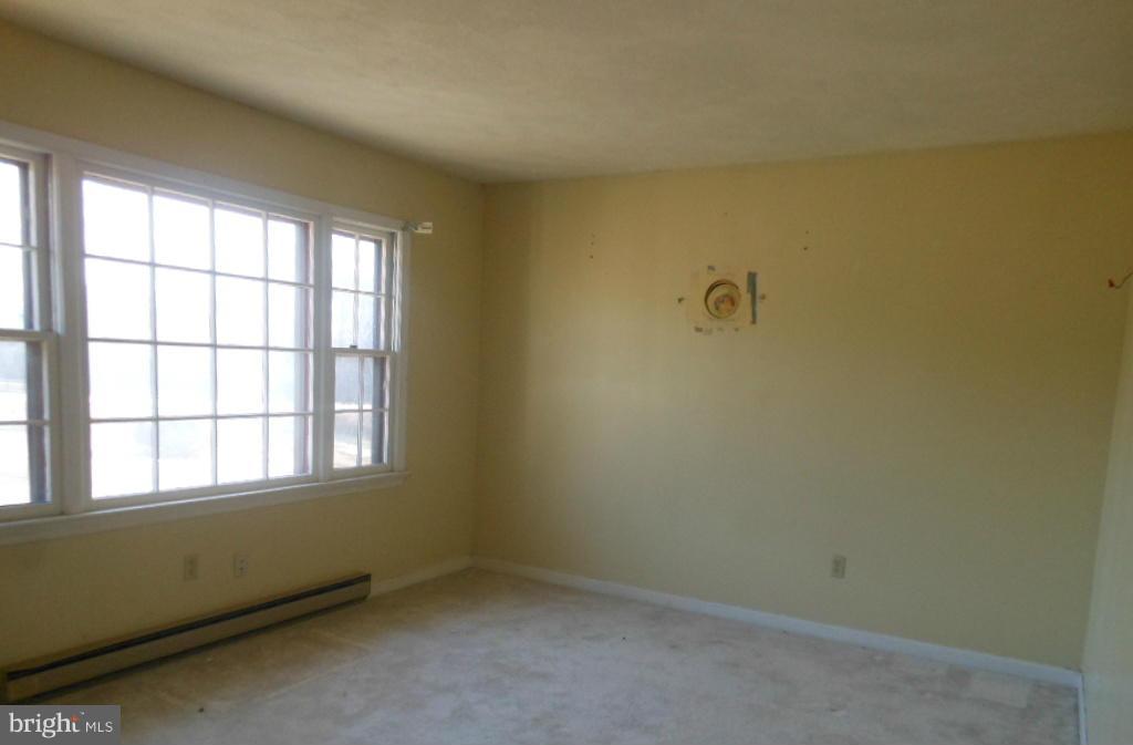 15596 Oakland Road Reva, VA 22735 - Photo 3 of 6 Living Room