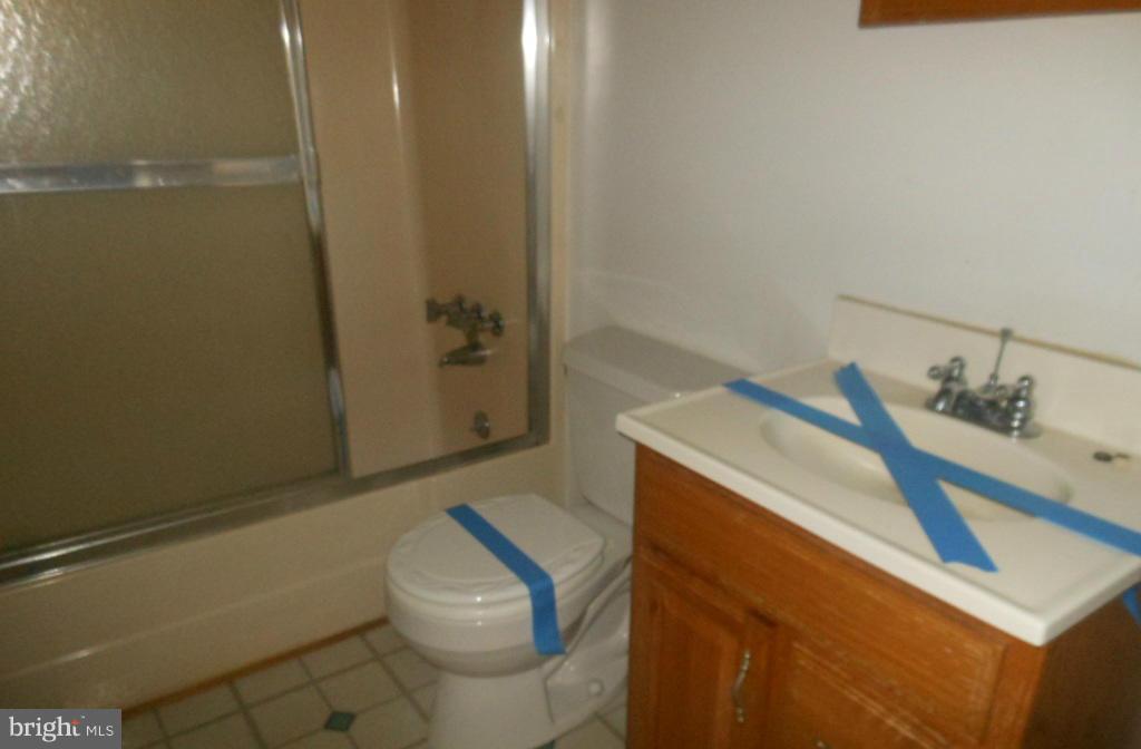 15596 Oakland Road Reva, VA 22735 - Photo 5 of 6 Bath