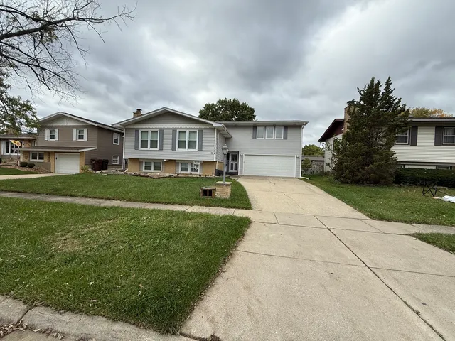 $300,000 | 15254 Arroyo Drive, Oak Forest, IL 60452