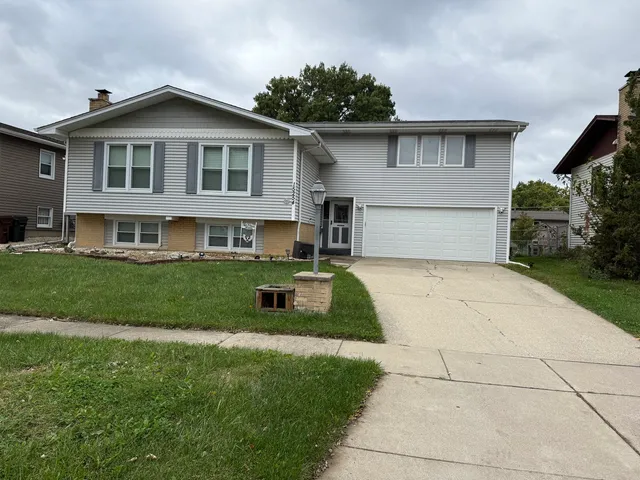$300,000 | 15254 Arroyo Drive, Oak Forest, IL 60452