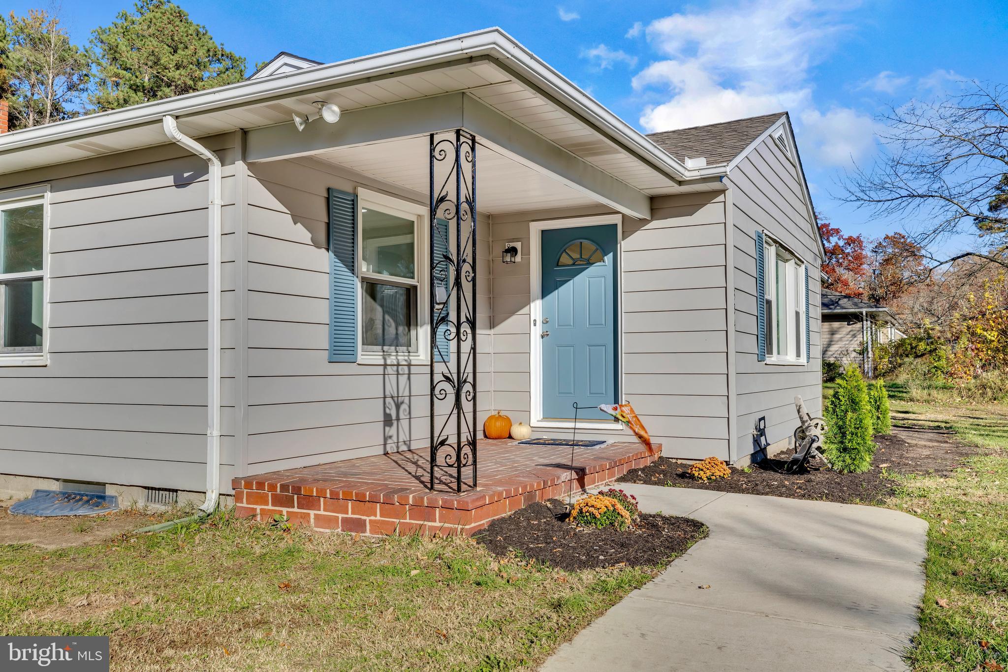 334 Deep Shore Road Denton, MD 21629 - Photo 5 of 48 a front view of a house with garden