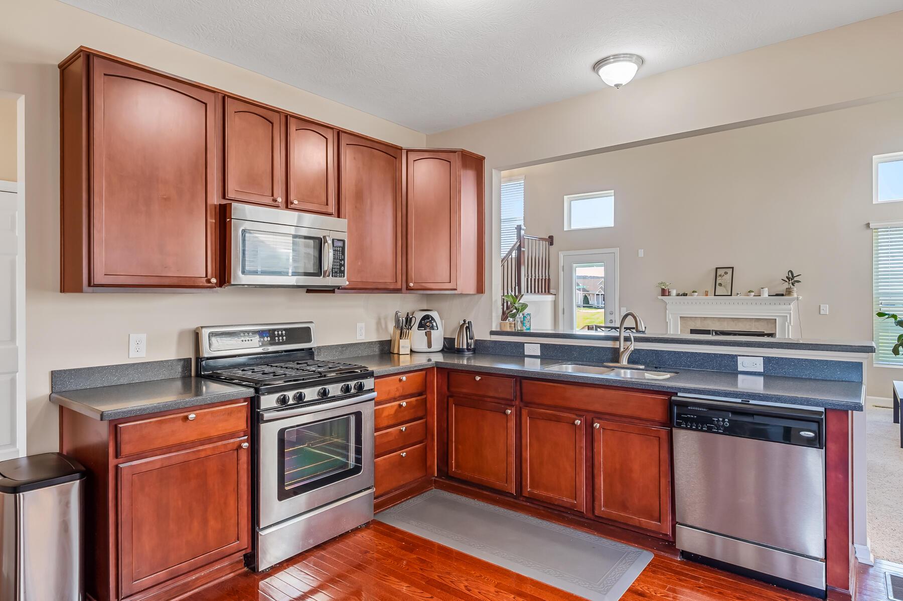 5757 Aderholt Road Dublin, OH 43016 - Photo 20 of 46 Kitchen