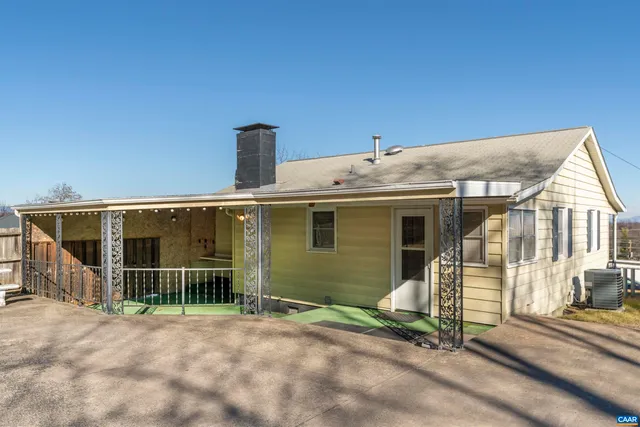 a view of a house with a backyard