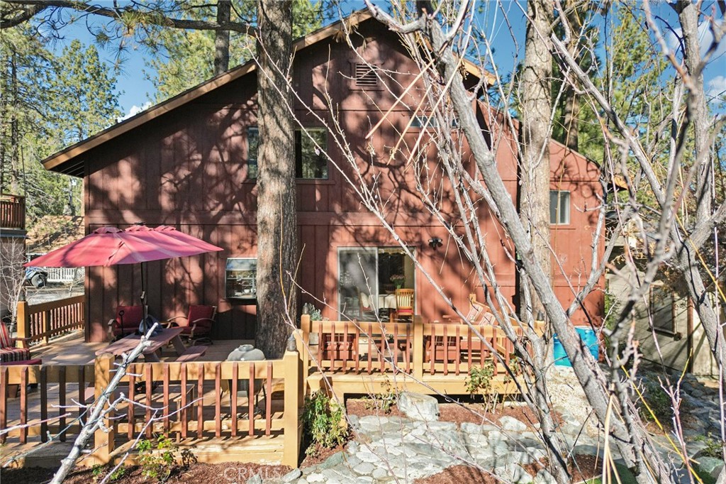 1847 Thrush Road Wrightwood, CA 92397 - Photo 25 of 33 a view of a patio with a yard