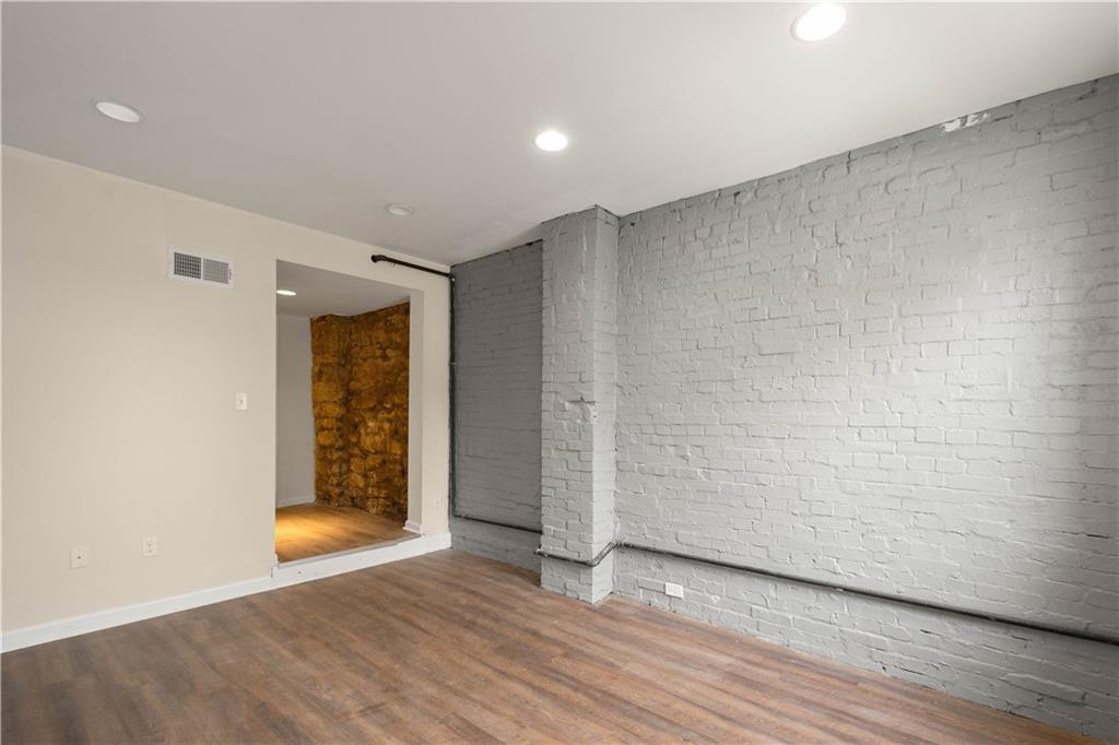 1934 Huron Street Pittsburgh, PA 15203 - Photo 14 of 33