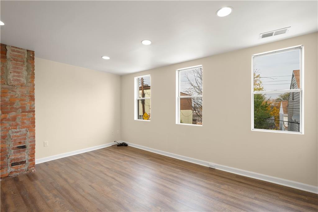 1934 Huron Street Pittsburgh, PA 15203 - Photo 10 of 33