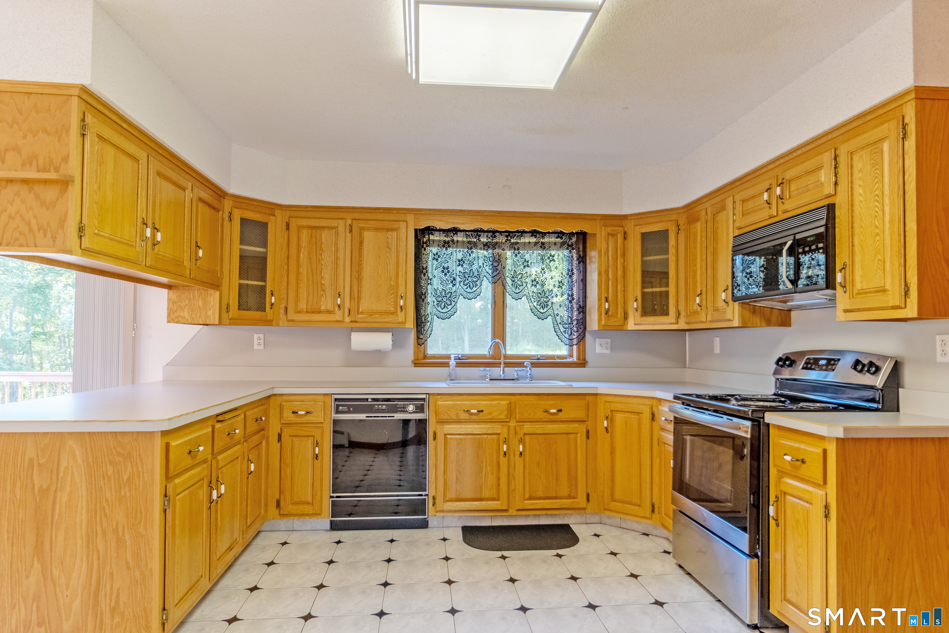 76 Thimble Rock Road Middletown, CT 06457 - Photo 2 of 40