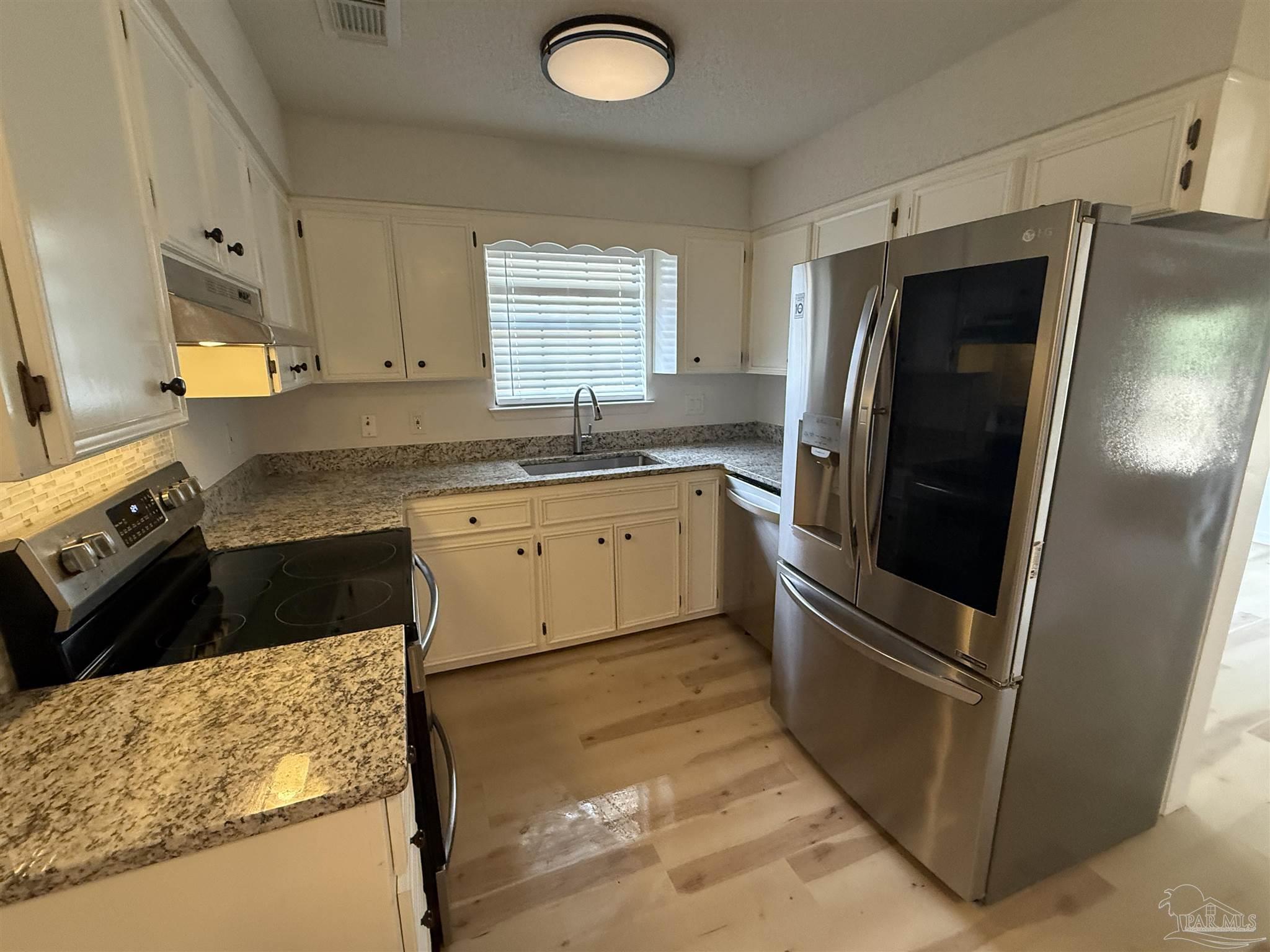 208 Elliott Road Mary Esther, FL 32569 - Photo 4 of 16