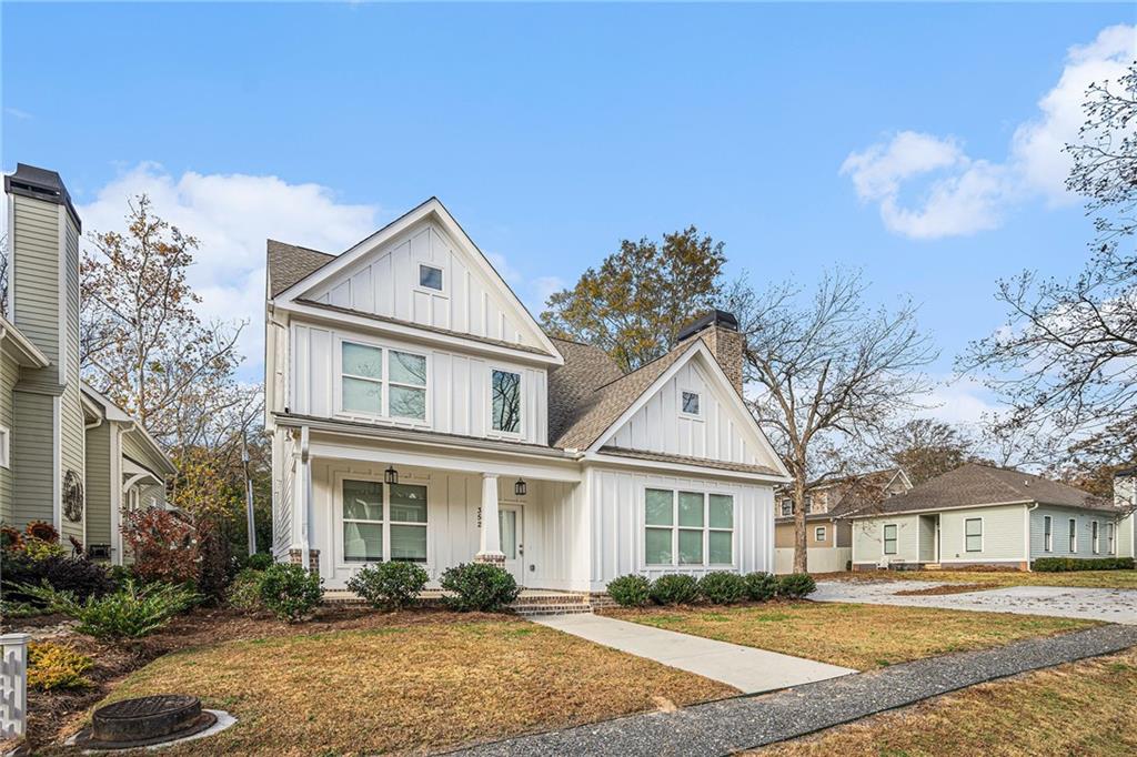 352 Davis Street Monroe, GA 30655 - Photo 4 of 32