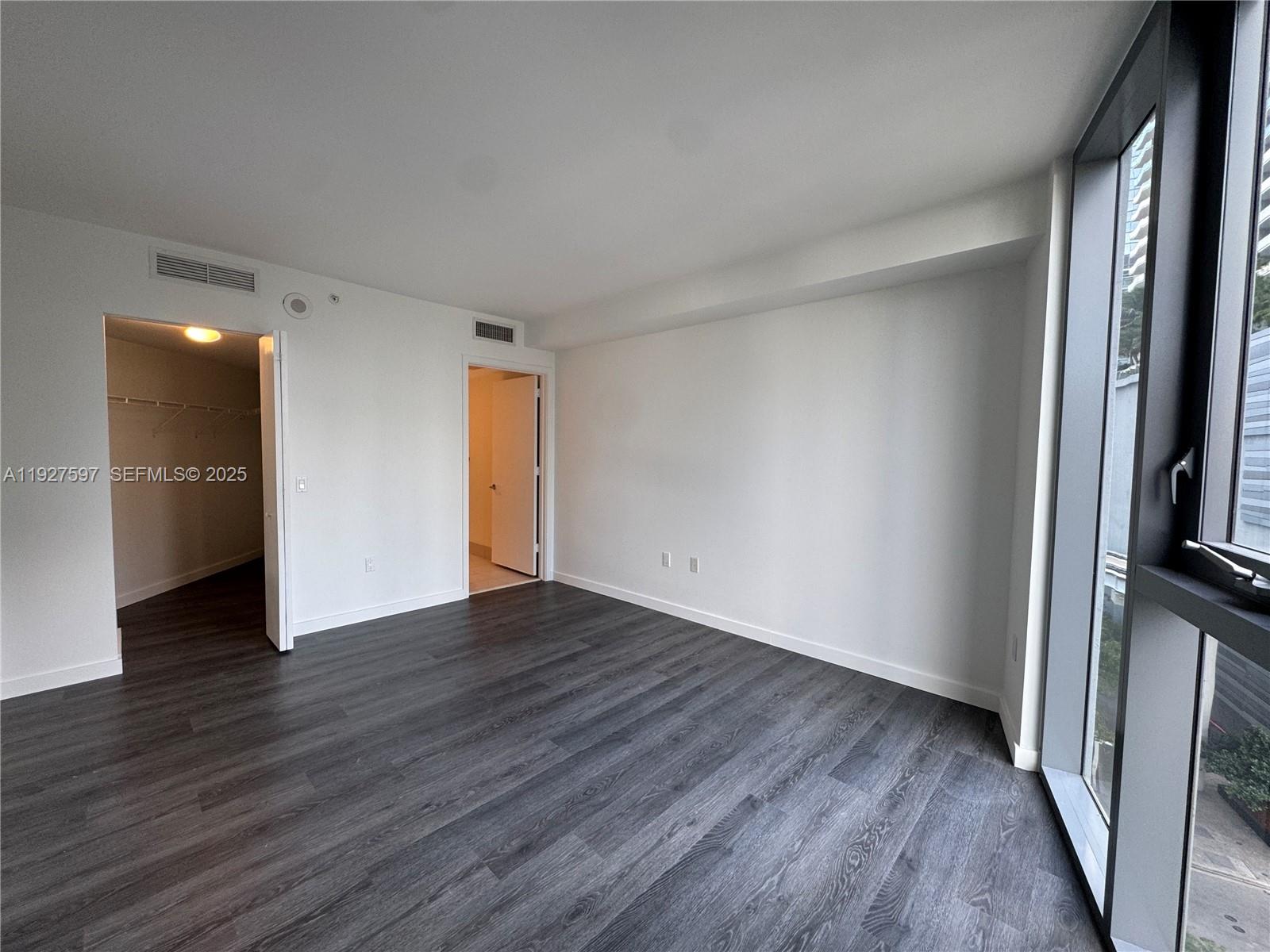 31 Southeast 6th Street, Unit 902 Miami, FL 33131 - Photo 13 of 29