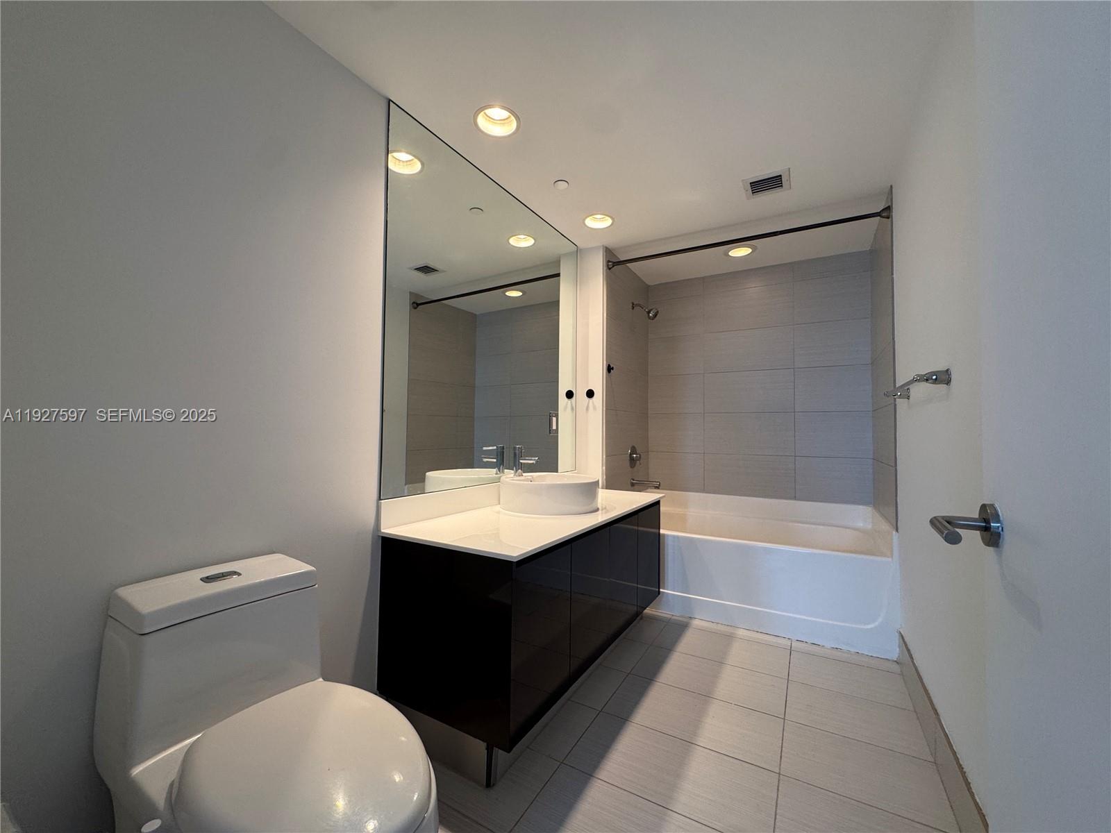 31 Southeast 6th Street, Unit 902 Miami, FL 33131 - Photo 15 of 29