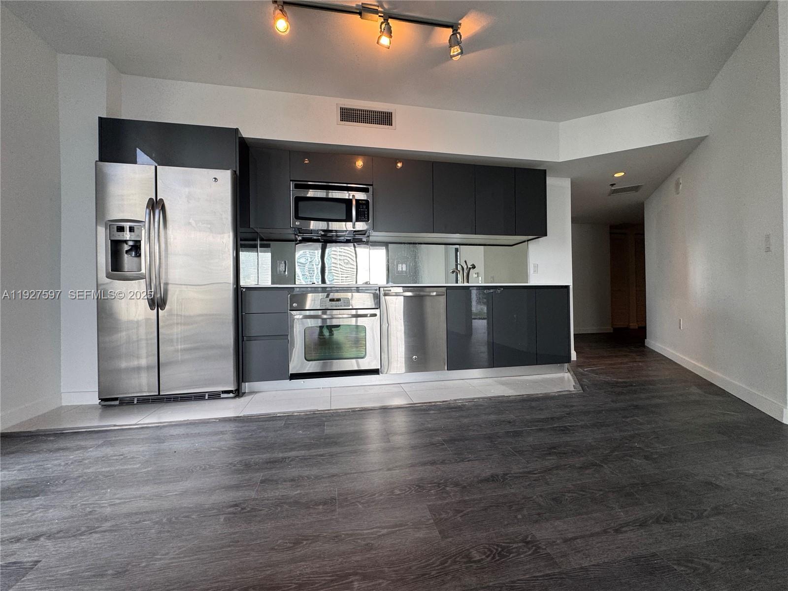 31 Southeast 6th Street, Unit 902 Miami, FL 33131 - Photo 5 of 29