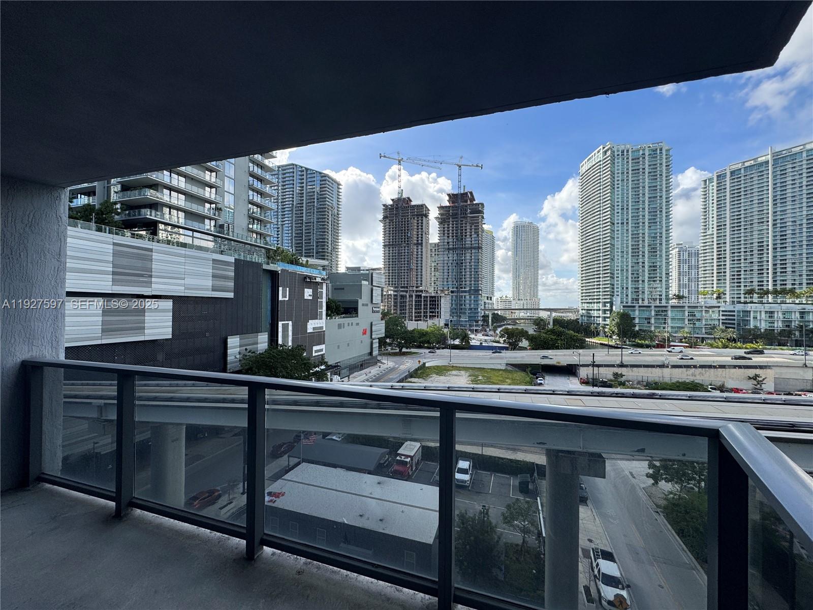 31 Southeast 6th Street, Unit 902 Miami, FL 33131 - Photo 7 of 29