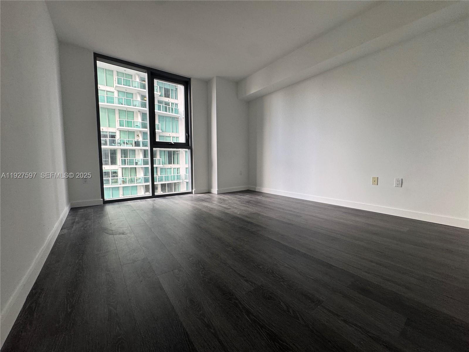 31 Southeast 6th Street, Unit 902 Miami, FL 33131 - Photo 9 of 29