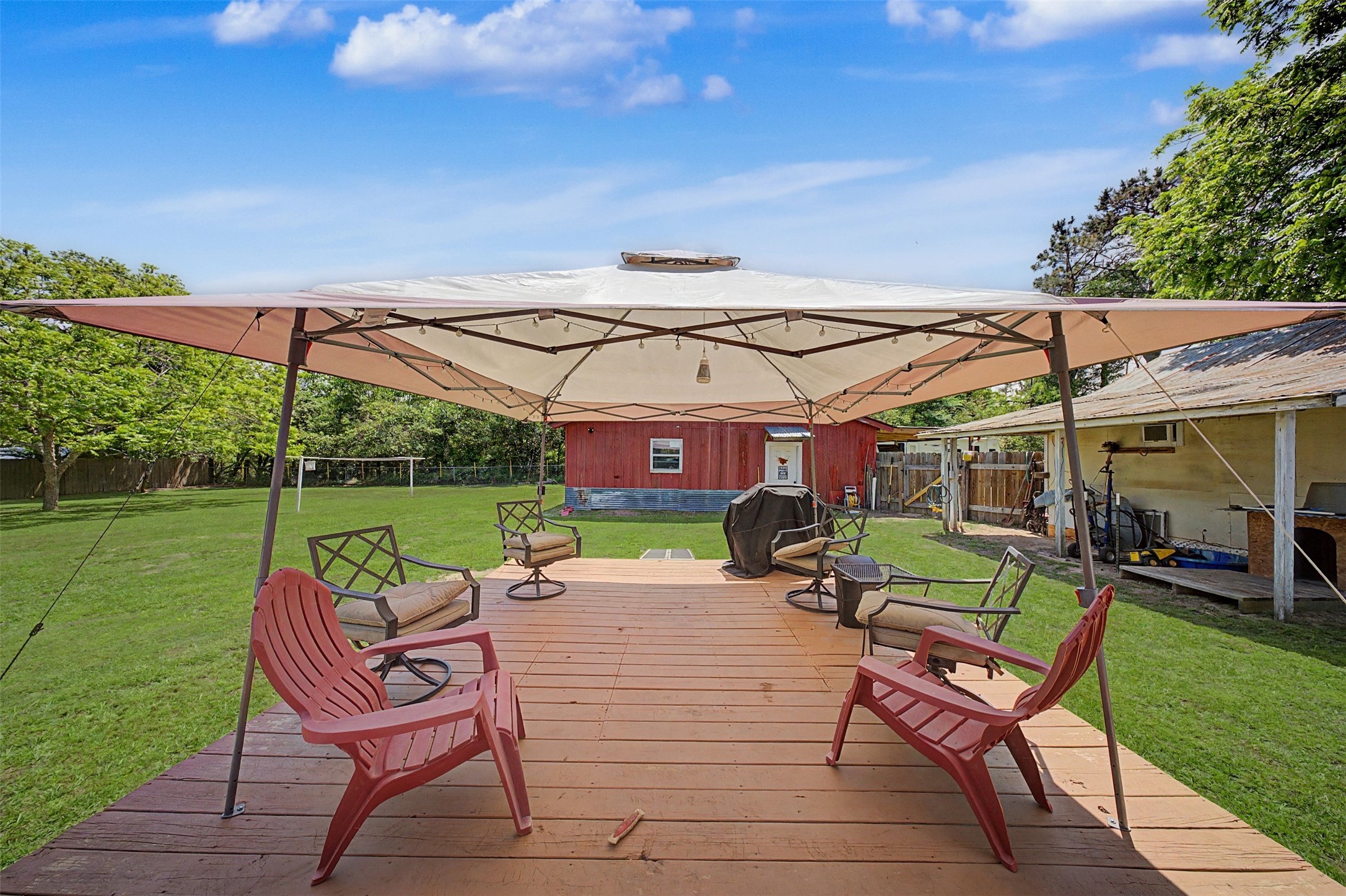 1442 East Johnson Drive Rusk, TX 75785 - Photo 21 of 34 Wonderful wooden deck perfect for entertaining and enjoying those beautiful Texas nights.