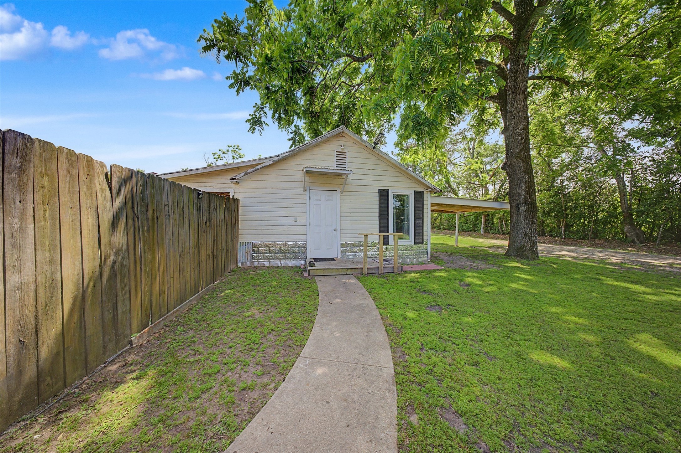 1442 East Johnson Drive Rusk, TX 75785 - Photo 28 of 34 The cutest guesthouse featuring 1 bedroom and 1 bath!