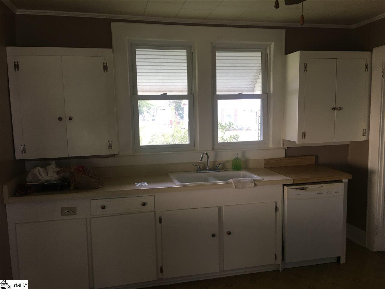100 Jackson Street Clinton, SC 29325 - Photo 8 of 28 Gallery Image 8