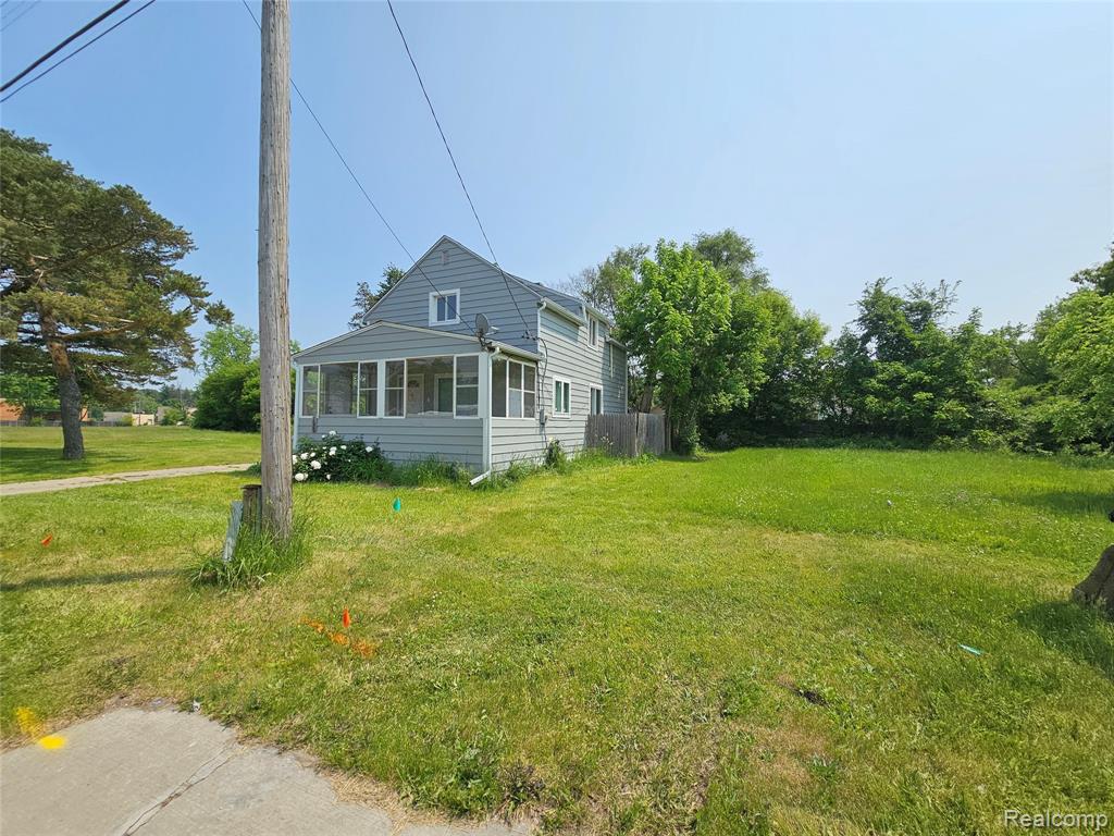 1073 West Bristol Road Flint, MI 48507 - Photo 4 of 24 Gallery Image 4