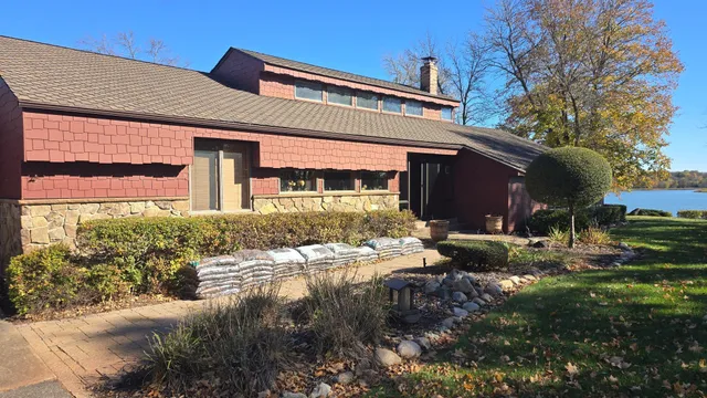 $1,240,000 | 32437 Nottingham Court, Lindstrom, MN 55045