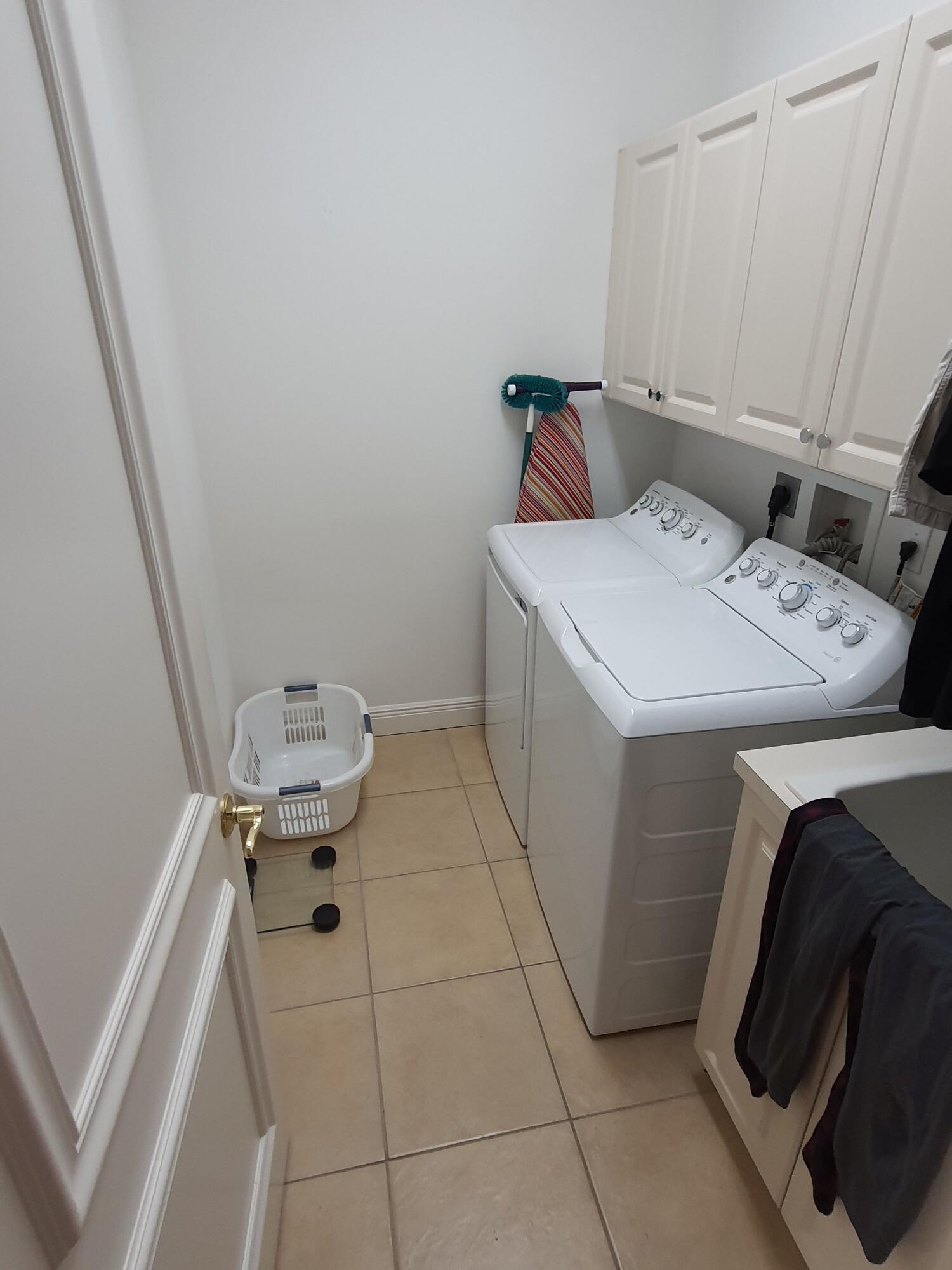 220 Northeast 69th Circle Boca Raton, FL 33487 - Photo 19 of 28 20220504_181429